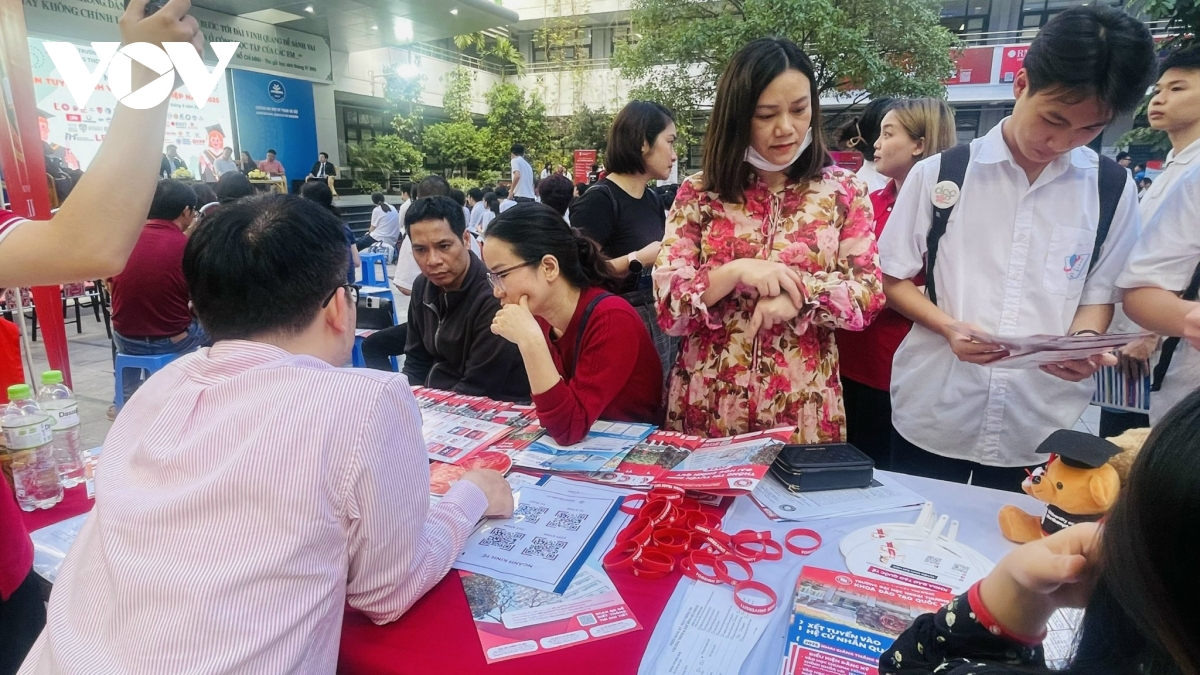 Hàng loạt trường đại học mở xét tuyển bổ sung với điểm nhận hồ sơ thấp kỷ lục